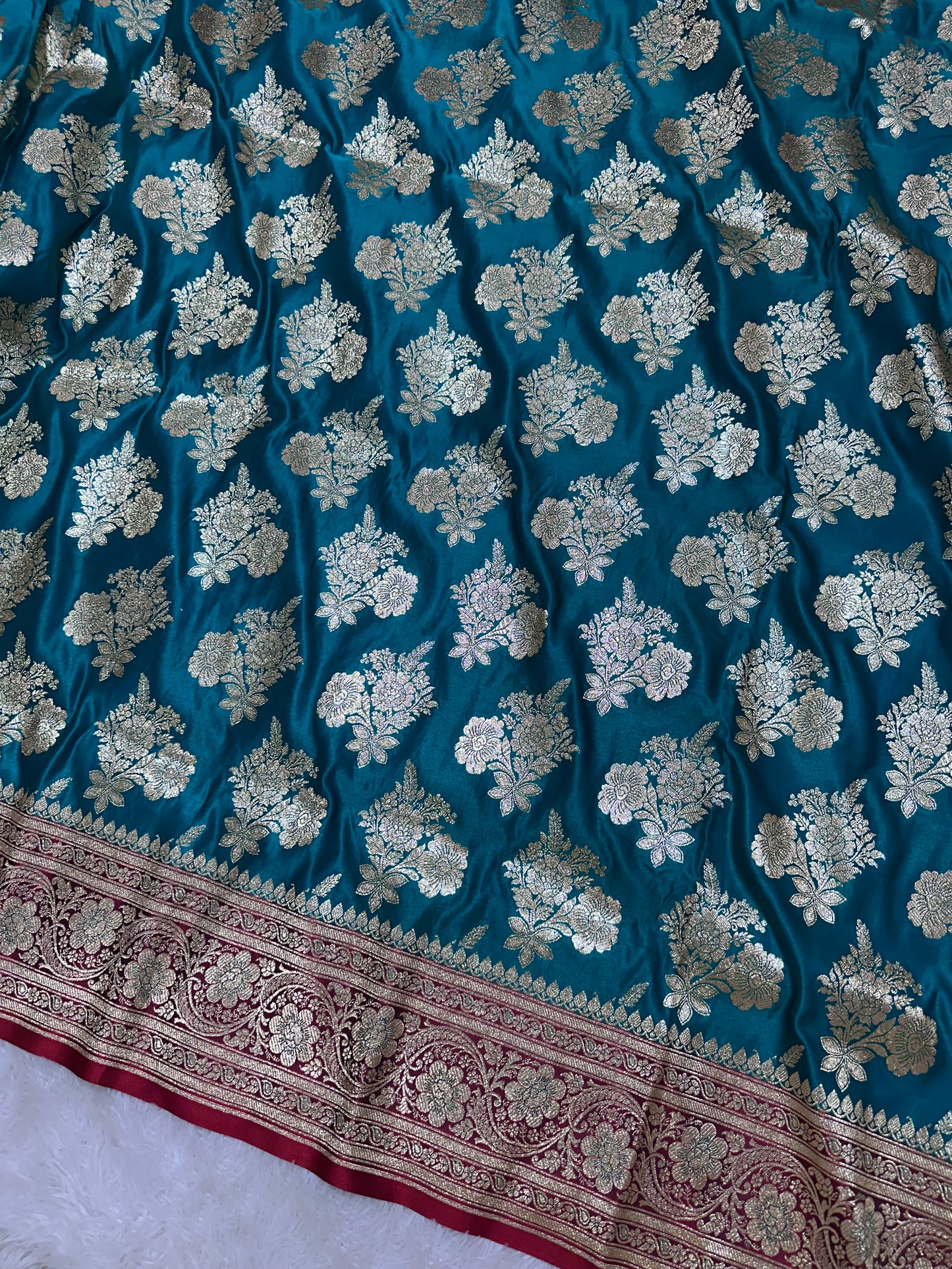 Premium Peacock Teal Green Katan Silk Banarasi Saree with Royal Heritage Pallu and Traditional Bouquet Leaf Butis