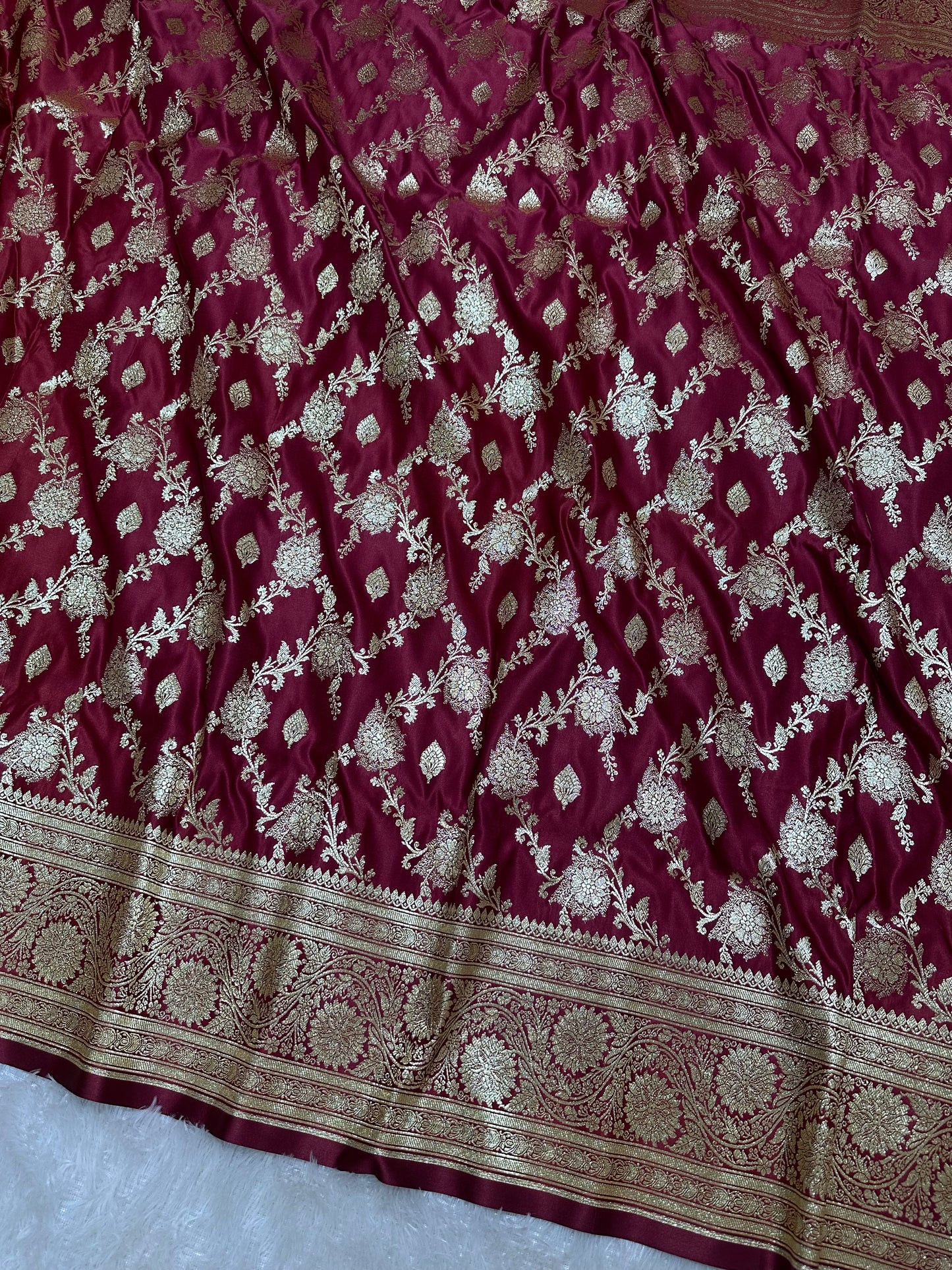 Premium Wine Plum Katan Silk Banarasi Saree with Elaborate Floral Border and Diagonal Jaal Work