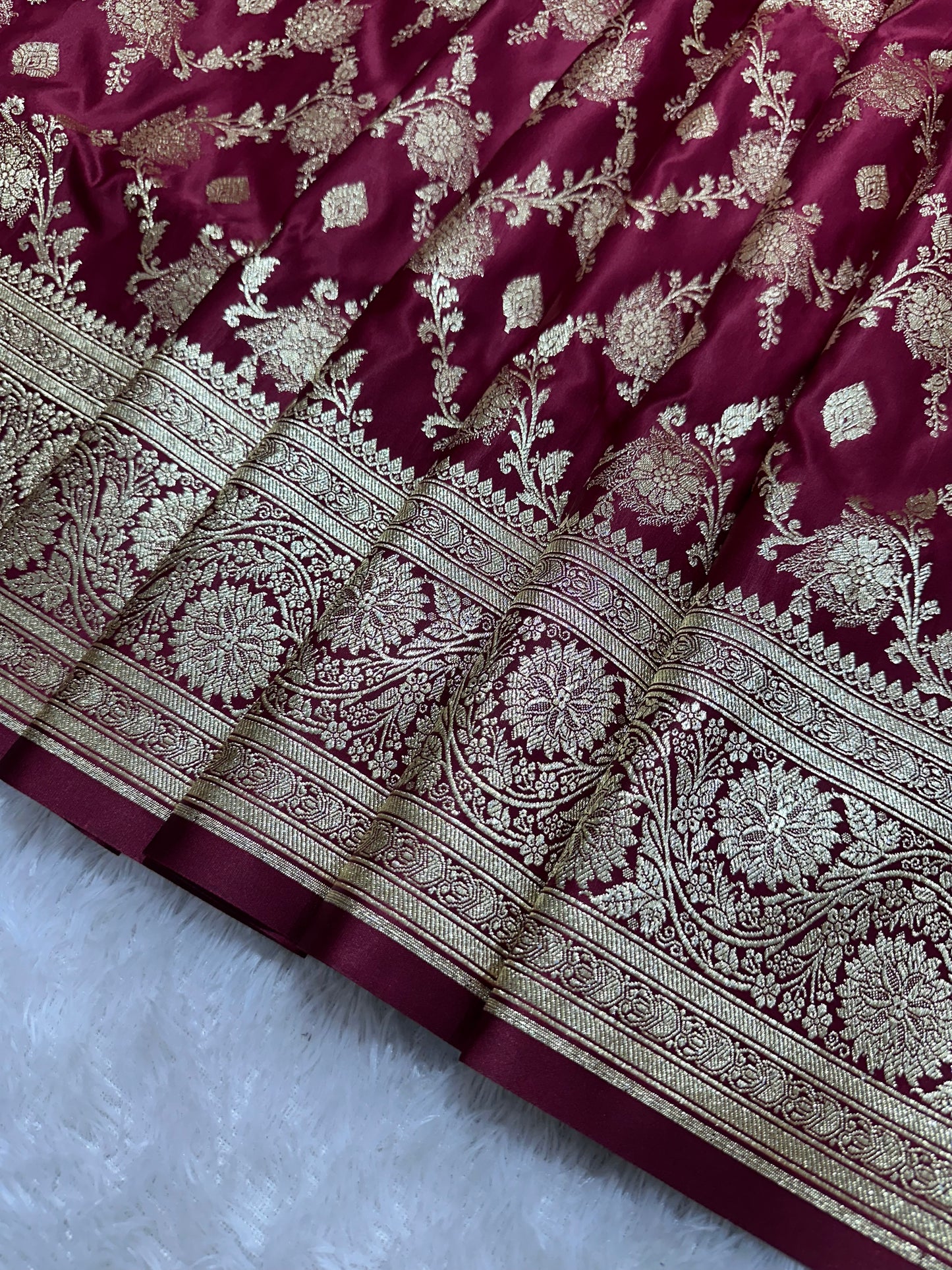 Premium Wine Plum Katan Silk Banarasi Saree with Elaborate Floral Border and Diagonal Jaal Work